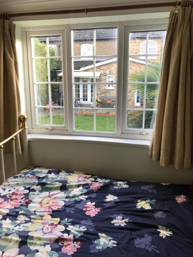 Cosy Cottage Annex In Fairlop Ilford Exterior foto